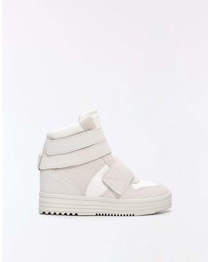 Bershka High-top sneaker mit verstecktem keilabsatz - Weiß