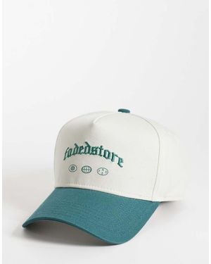 Faded Store Gorra Blanca Con Visera En Contraste Y Logo De Tipografía Gótica De -Blanco - Multicolor