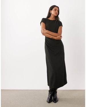 Mango Midikleid mit kappenärmeln und em karoprint - Schwarz