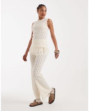 New Look Pantalon d'ensemble en maille avec ourlet à franges - crème - Blanc