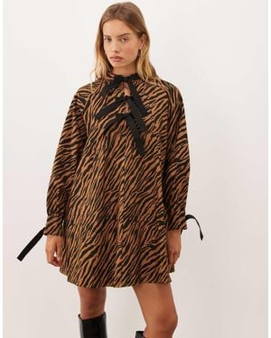 Ghospell Suzu baumwoll-minikleid mit schleifendetail und orangefarbenem zebra-print - Braun