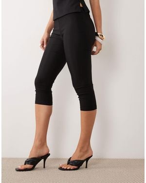 Motel Asla Stretch Tailored Capri - Black
