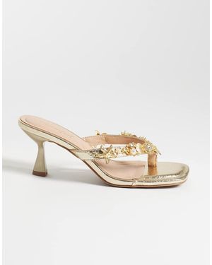 New Look Shell Trim Detail Toe Post Sandals - Natural