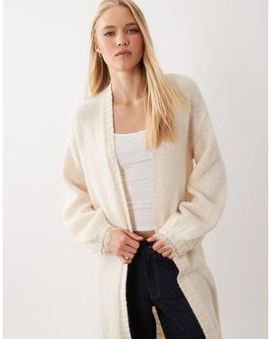 Miss Selfridge Maxi-cardigan mit spitzendetail an den ärmelbündchen - Natur