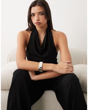 Gina Tricot – strukturiertes, asymmetrisches neckholder-oberteil - Schwarz