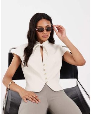 ASOS Getailleerde Top Met Uitsnijding En Mandarinkraag - Naturel