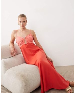 Abercrombie & Fitch Soepelvallende Maxi Jurk Met Uitsnijding En Ingebouwde Bh - Rood