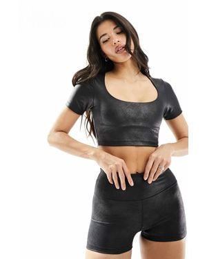 4505 Scoop Neck T-shirt With Inner Bra - Black