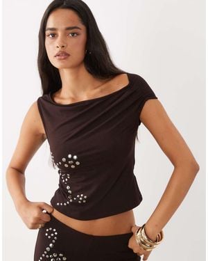 Motel Top Con Hombros Descubiertos Y Detalle De Tachuelas Florales En, Conjunto-Marrón - Negro