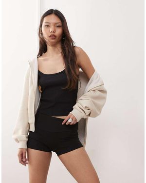 Weekday Pantalones Muy Cortos Negros De Punto Liso De