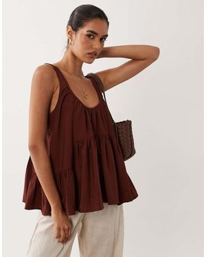 ASOS Top De Tirantes Con Cuello Ancho Y Sobrefalda - Marrón