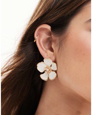 Accessorize Orecchini A Bottone Appariscenti Bianchi Smaltati A Forma Di Fiore - Marrone