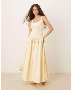 ASOS Robe mi-longue à bretelles, taille tombante et surpiqûres - babeurre - Neutre