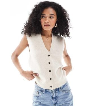 New Look Button Down Knitted Waistcoat - White