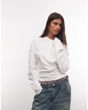 Weekday Henley-langarmoberteil mit taillierter taille - Weiß