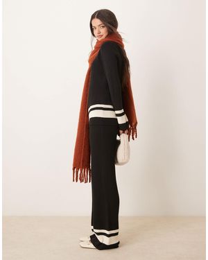 Pretty Lavish Pantalon d'ensemble en maille contrastante - Neutre