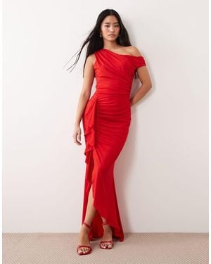 TFNC London Vestido Semilargo Ceñido Con Hombro Caído, Abertura Hasta El Muslo Y Detalle De Volantes De - Rojo