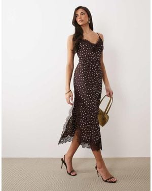 Forever New Vestido Midi Marrón De Lunares Con Ribete De Encaje De Satén De - Neutro