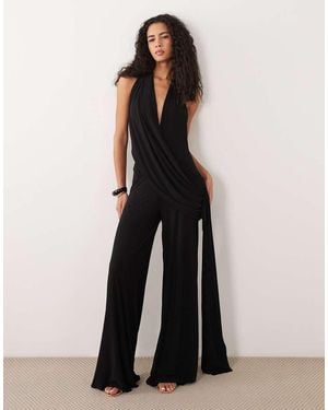ASOS Soepelvallende Jumpsuit Met Halternek, Diepe Halslijn En Gedrapeerd Sjaaldetail - Zwart