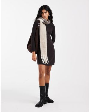 Vero Moda Vestido Corto Marrón Chocolate Con Cuello Alzado De Punto Acanalado De -Negro - Blanco