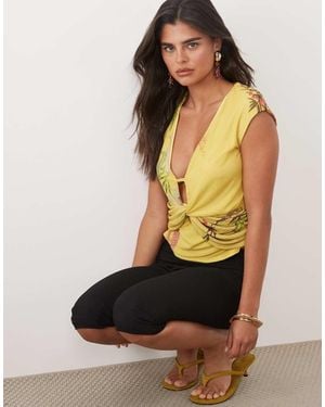 ASOS Top Met Diepe Hals, Gedrapeerd En Kapmouwtje - Geel