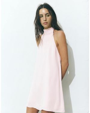 Pull&Bear – kurzes neckholder-kleid aus satin - Weiß