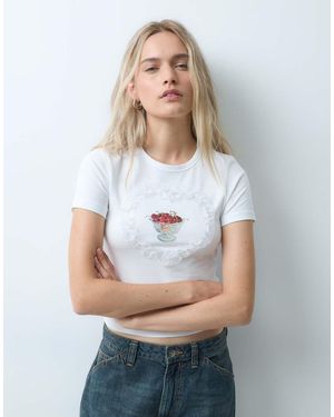 JJXX Camiseta Con Diseño Encogido Con Parche De Volante En Forma De Corazón Y Estampado De Cerezas En Blanco