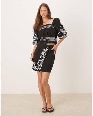 Y.A.S Minifalda Negra Con Bordados Cornely En Contraste De (Parte De Un Conjunto)-Negro - Neutro