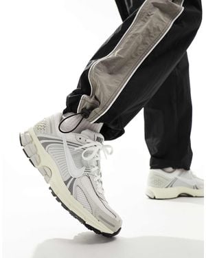 Nike Zoom Vomero 5 Sneakers - Gray
