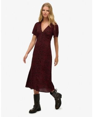 Superdry – kurzärmliges midi-freizeitkleid mit em herzmuster und knopfleiste - Rot