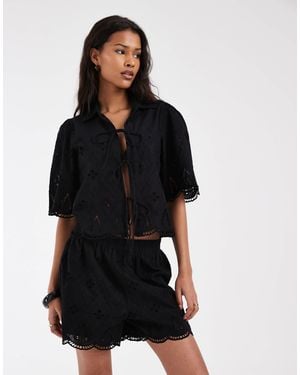 ONLY Embroidery Details Shorts - Black