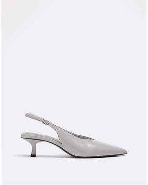 Stradivarius Schuhe mit v-ausschnitt und absatz - Weiß