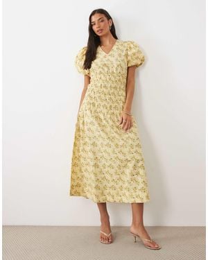 Y.A.S Maxikleid mit tiefem ausschnitt, raffungen und kleinem blumenmuster - Natur