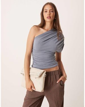 ASOS – gerafftes oberteil aus cupro mit one-shoulder-träger - Blau