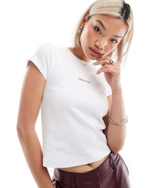 French Connection T-Shirt Corta E Stretta Bianca Con Scritta "Lucky Fcuk" - Bianco