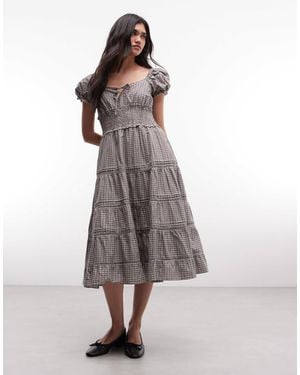 Daisy Street Midaxi-kleid mit puffärmeln, stufenrock und bindebrust - Grau
