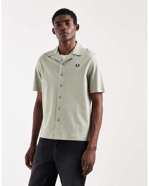 Fred Perry Short Sleeve Revere Collar Logo Shirt - Natural