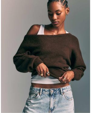 Stradivarius Zachte Gebreide Sweater Met Boothals - Bruin