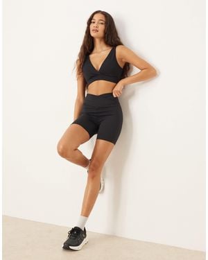 Tala Dayflex - short à taille haute croisée - Neutre
