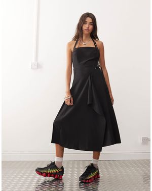 Collusion Midi Pinny Dress With Pleated Hem And Hardware Detail - Black