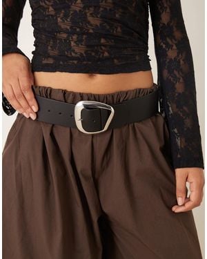 ASOS – breiter gürtel für tiefsitzenden taillenbund - Schwarz