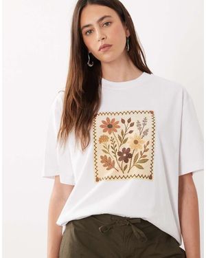 ASOS Camiseta Oversize Blanca Con Gráfico De Flores De Croché-Multi - Blanco