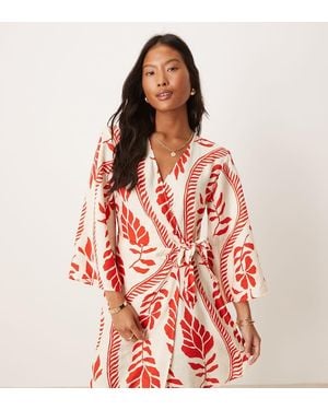 JDY Petite Vestito Stile Kimono Avvolgente Con Stampa A Fiori Rossi - Rosso