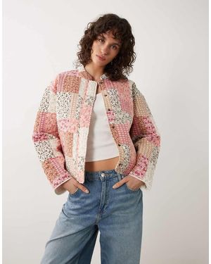 Jdy Gewatteerd Boxy Jack Met Paisley Motief - Roze