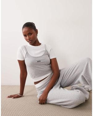 Kaiia Ensemble coordonné t-shirt à manches courtes en coton majoritaire et crop top superposé et blanc - Gris