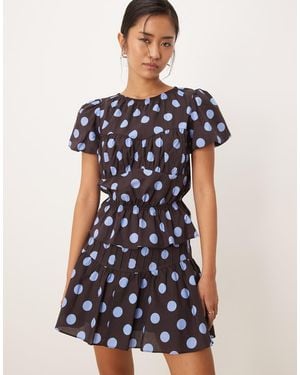 Glamorous Blusa Marrón Con Estampado De Lunares Azules, Mangas Abullonadas Y Detalle De Volantes De (Parte De Un Conjunto)