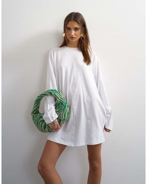TOPSHOP Vestido Estilo Camiseta Con Mangas Vueltas Y Pespuntes Color Crudo En Contraste-Negro - Blanco