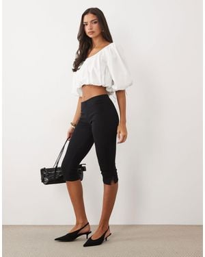 Miss Selfridge Caprihose mit schlitz und schleifensaum - Natur