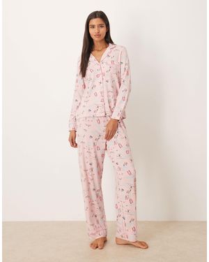 ASOS Pyjama ultra doux avec pantalon et chemise à manches longues et liserés contrastants - imprimé ski - Rose