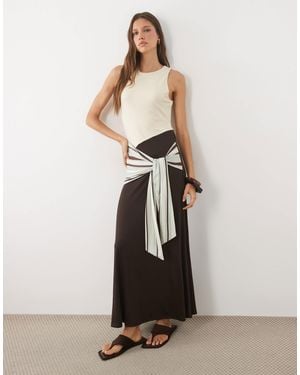 ASOS Sleeveless With Tie Detail Contrast Maxi Dress - Natural